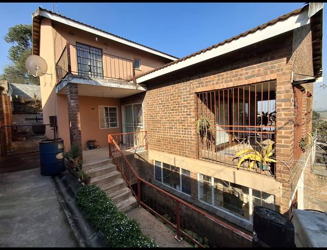 5 BEDROOM FREESTANDING FOR SALE IN EASTWOOD